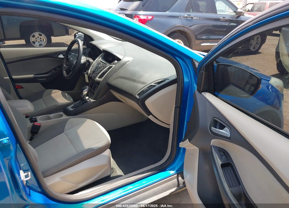 2014 FORD FOCUS VIN: 1FADP3K20EL425887