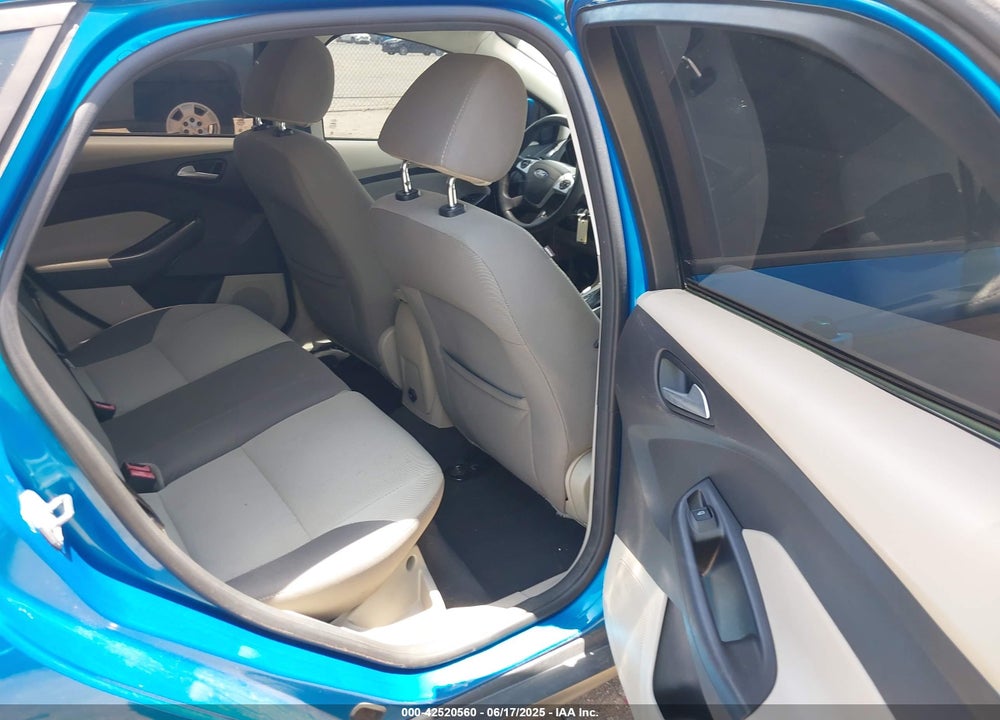 2014 FORD FOCUS VIN: 1FADP3K20EL425887