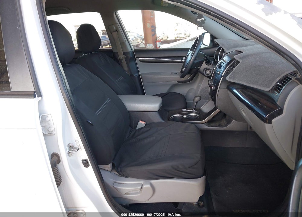 2011 KIA SORENTO VIN: 5XYKT4A14BG043025