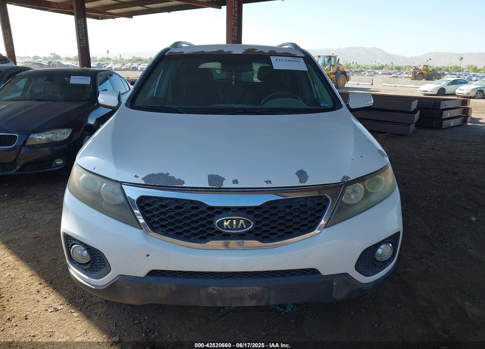 2011 KIA SORENTO VIN: 5XYKT4A14BG043025