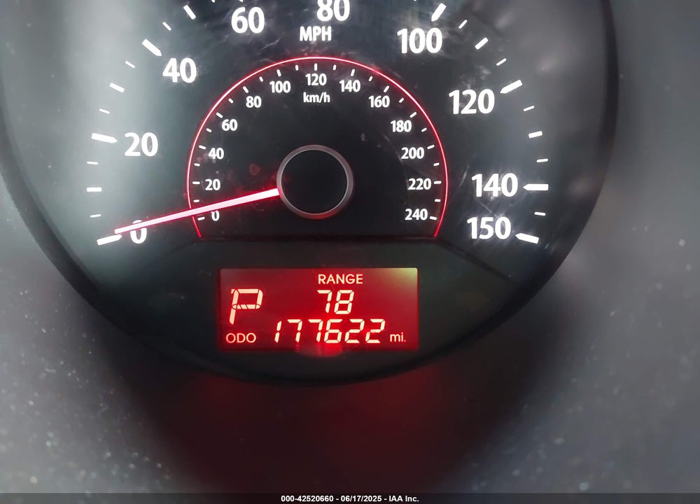 2011 KIA SORENTO VIN: 5XYKT4A14BG043025