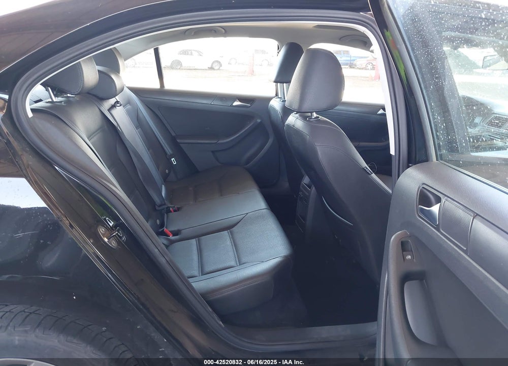 2012 VOLKSWAGEN JETTA SE W/CONVENIENCE/SUNROOF VIN: 3VWDX7AJ8CM304320