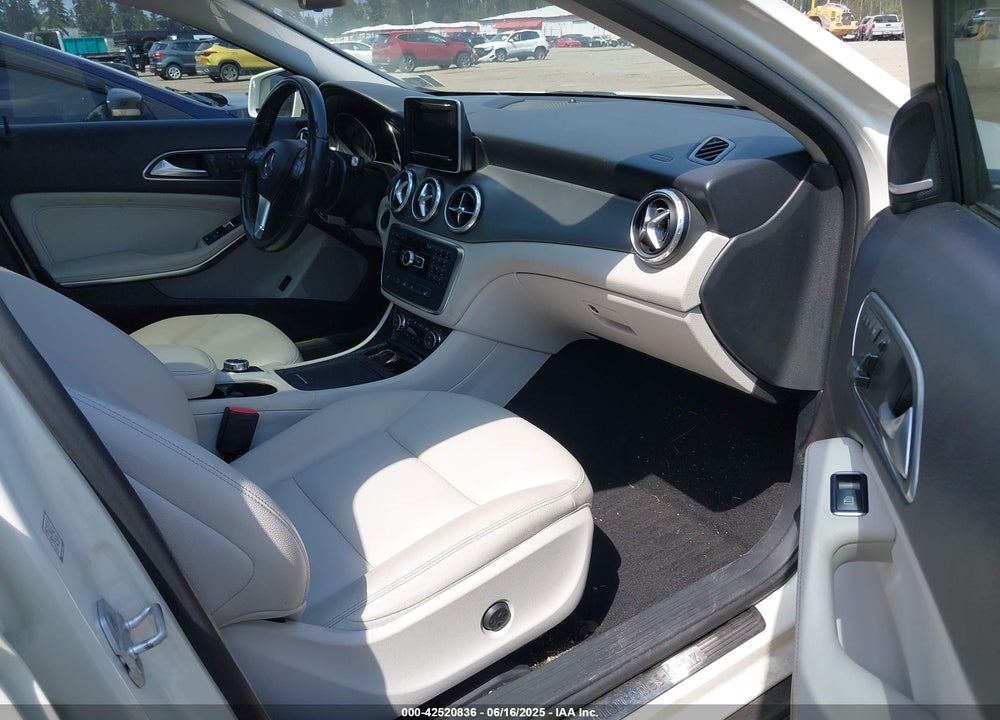 2015 MERCEDES-BENZ GLA 250 VIN: WDCTG4EB1FJ136886