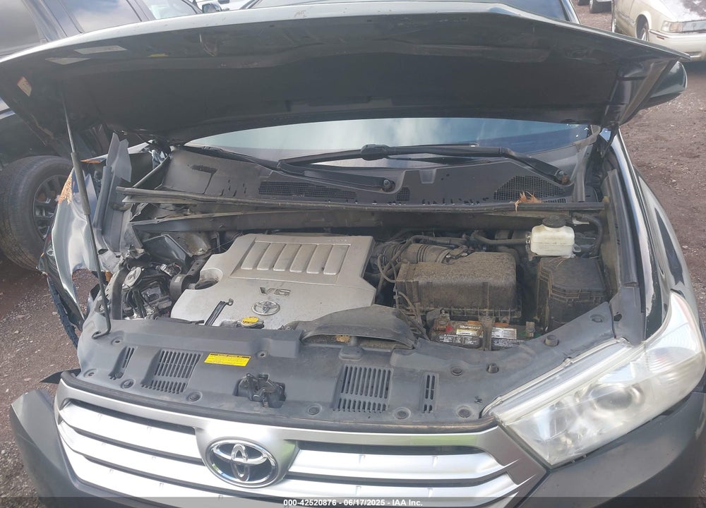 2011 TOYOTA HIGHLANDER BASE V6 VIN: 5TDBK3EHXBS082337