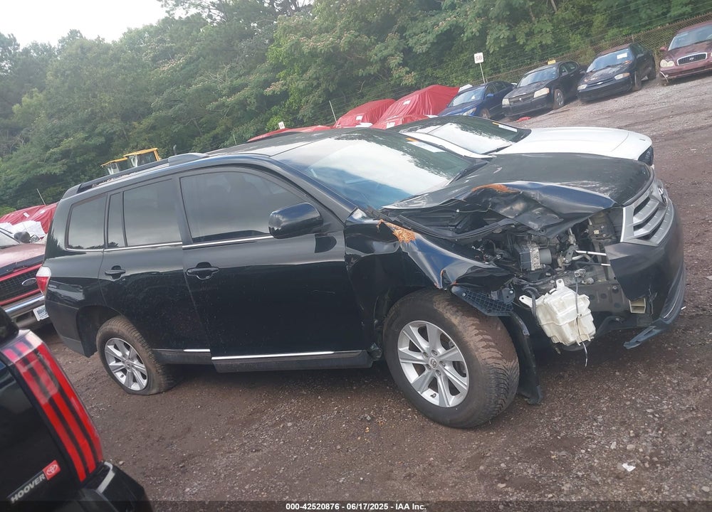 2011 TOYOTA HIGHLANDER BASE V6 VIN: 5TDBK3EHXBS082337