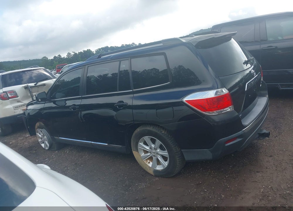 2011 TOYOTA HIGHLANDER BASE V6 VIN: 5TDBK3EHXBS082337