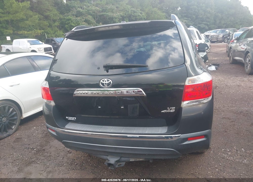2011 TOYOTA HIGHLANDER BASE V6 VIN: 5TDBK3EHXBS082337