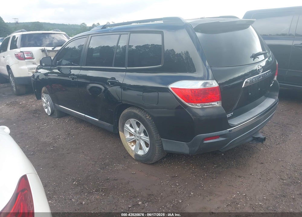 2011 TOYOTA HIGHLANDER BASE V6 VIN: 5TDBK3EHXBS082337