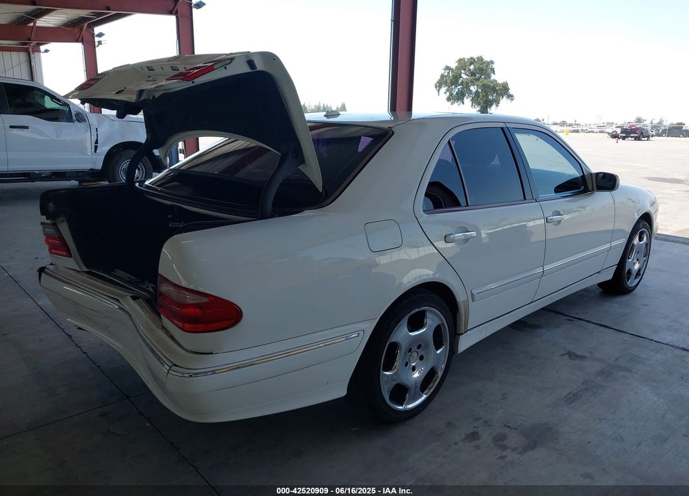2000 MERCEDES-BENZ E 320 4M VIN: WDBJF82J5YX029440