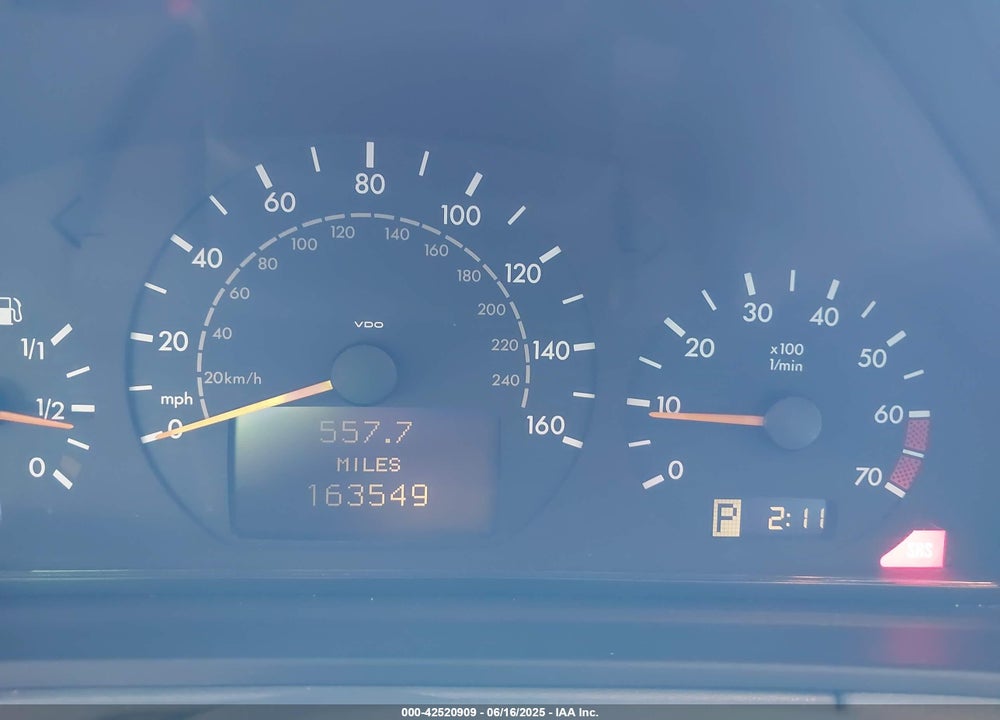 2000 MERCEDES-BENZ E 320 4M VIN: WDBJF82J5YX029440