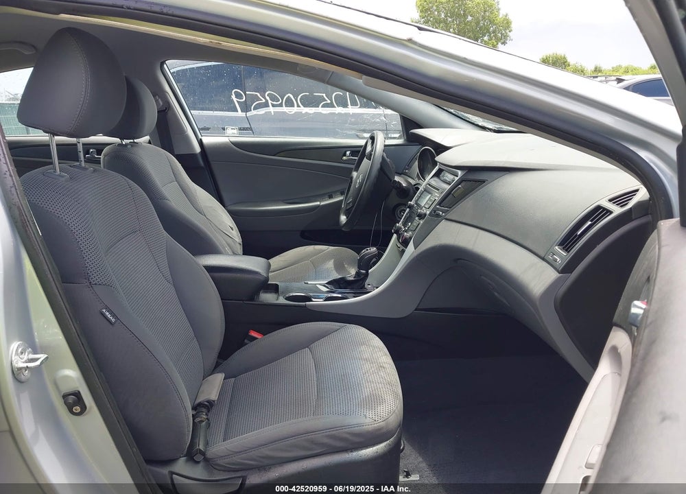 2011 HYUNDAI SONATA VIN: 5NPEB4AC1BH225520