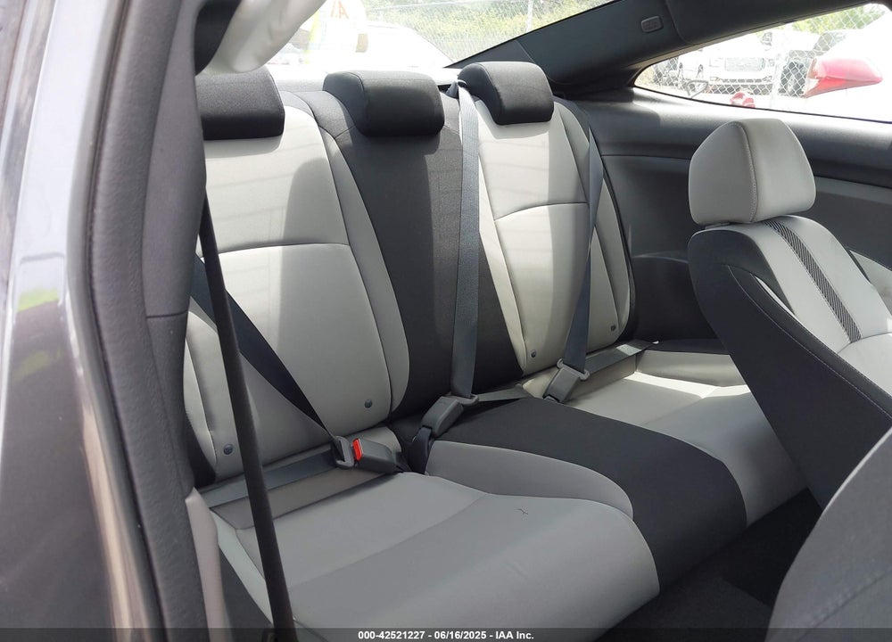2018 HONDA CIVIC VIN: 2HGFC4B05JH307412