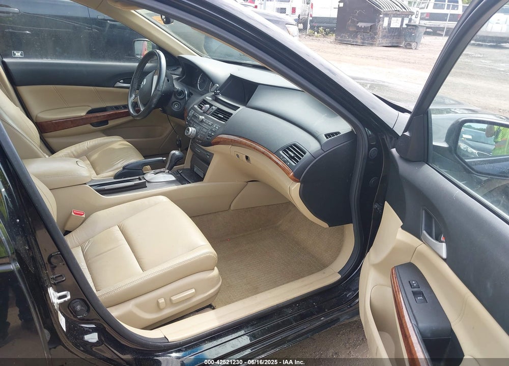 2011 HONDA ACCORD VIN: 1HGCP3F89BA019619