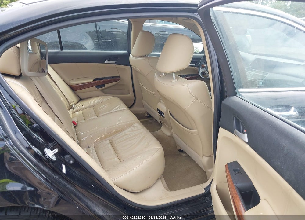 2011 HONDA ACCORD VIN: 1HGCP3F89BA019619