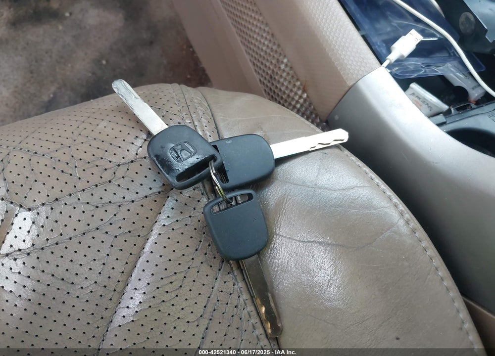 2004 HONDA PILOT EX-L VIN: 2HKYF18794H579104