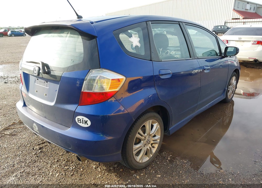 2010 HONDA FIT VIN: JHMGE8H41AC012601