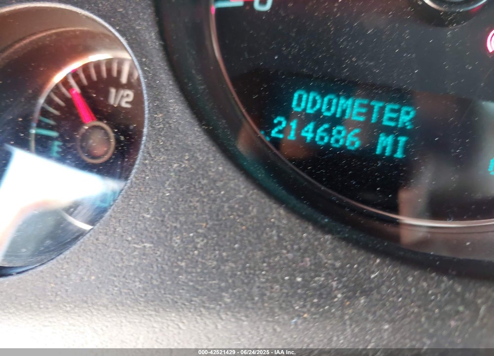 2010 CHEVROLET TAHOE LS VIN: 1GNMCAE01AR262122