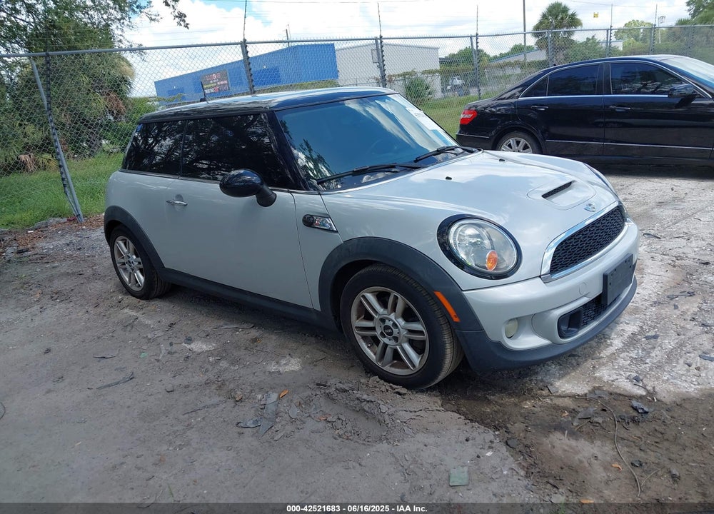 2013 MINI HARDTOP COOPER S VIN: WMWSV3C50DT396354