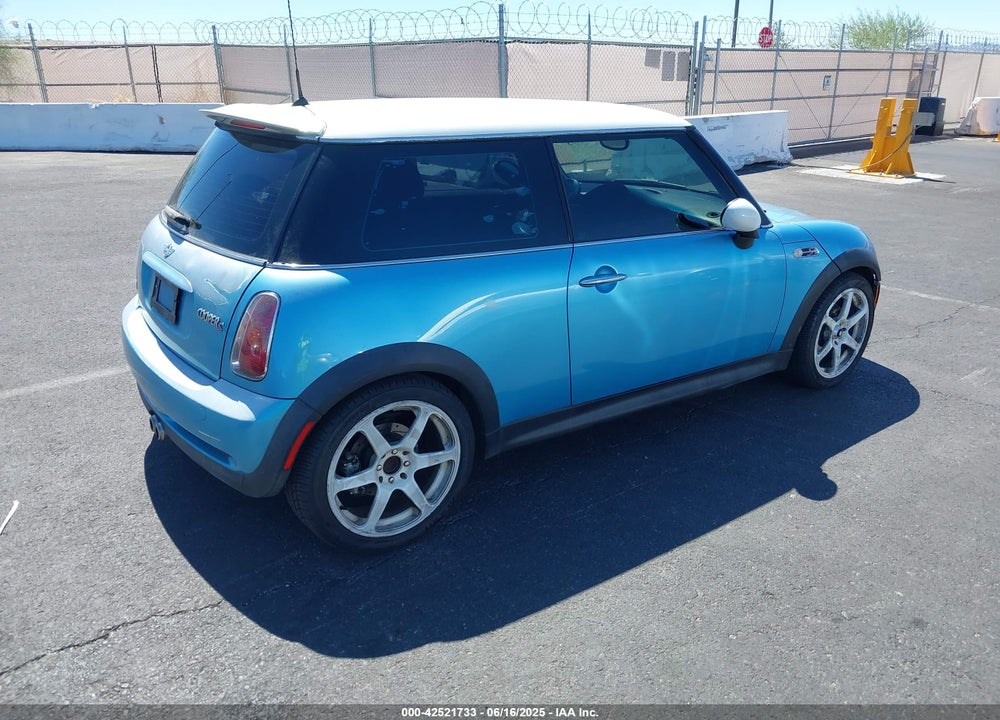 2003 MINI COOPER S VIN: WMWRE33413TD73088