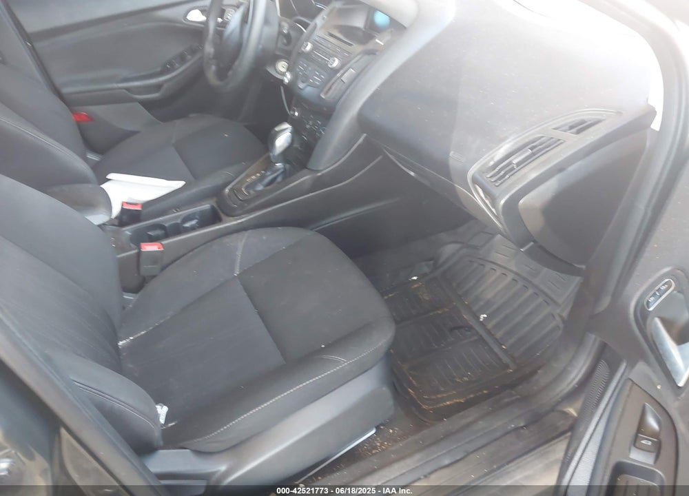 2016 FORD FOCUS SE VIN: 1FADP3K23GL380270