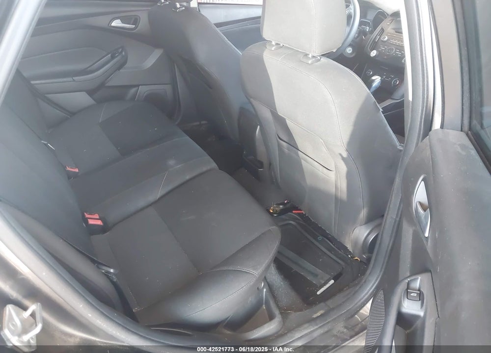 2016 FORD FOCUS SE VIN: 1FADP3K23GL380270