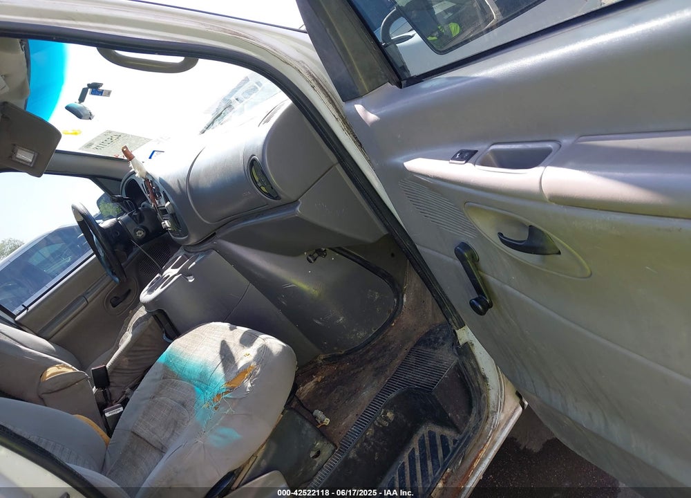 2002 FORD E-350 SUPER DUTY XL/XLT VIN: 1FBSS31S92HA41546