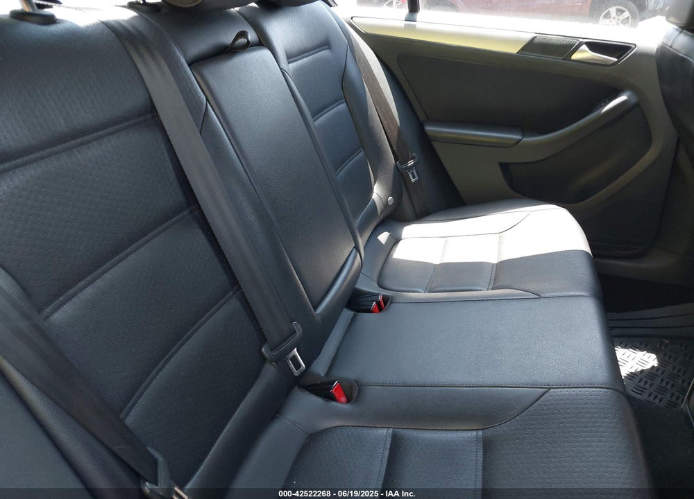 2013 VOLKSWAGEN JETTA 2.5L SE VIN: 3VWDP7AJ2DM447510