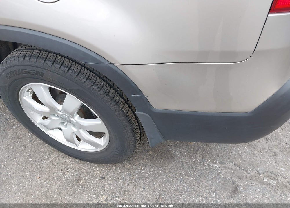 2013 KIA SORENTO VIN: 5XYKT3A11DG399543