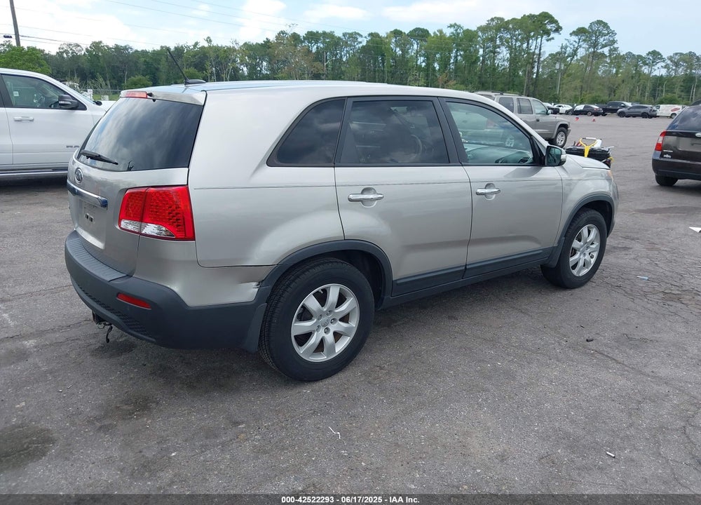 2013 KIA SORENTO VIN: 5XYKT3A11DG399543