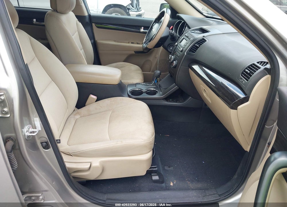 2013 KIA SORENTO VIN: 5XYKT3A11DG399543