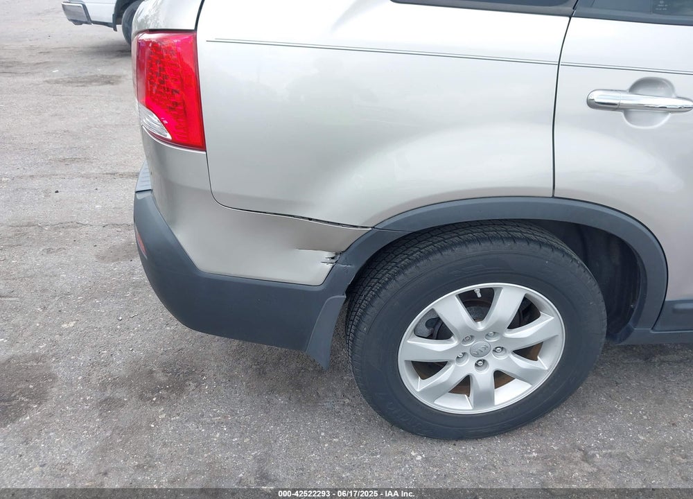 2013 KIA SORENTO VIN: 5XYKT3A11DG399543