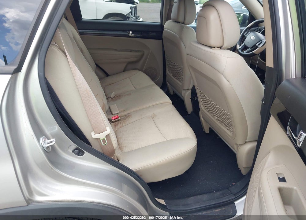 2013 KIA SORENTO VIN: 5XYKT3A11DG399543