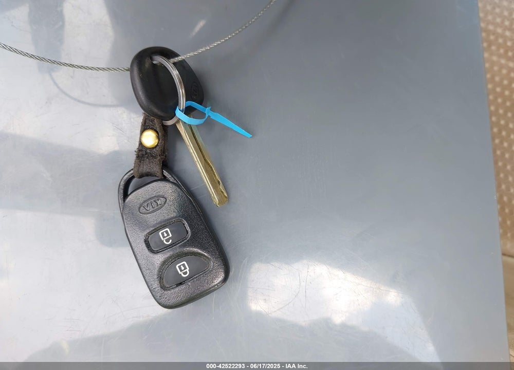 2013 KIA SORENTO VIN: 5XYKT3A11DG399543