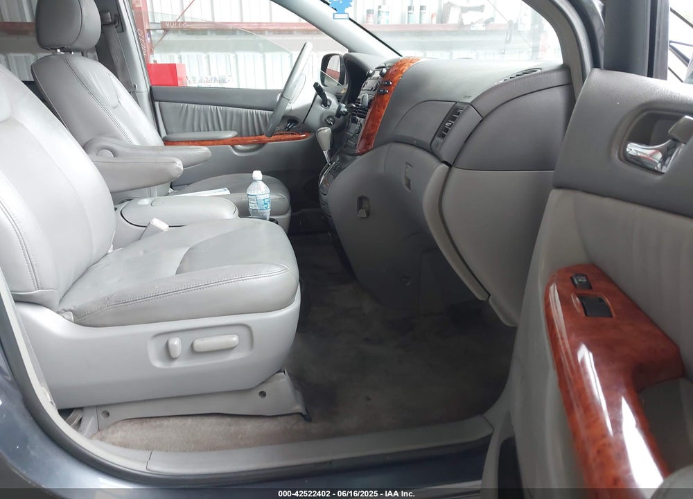 2010 TOYOTA SIENNA XLE VIN: 5TDDK4CC5AS030134