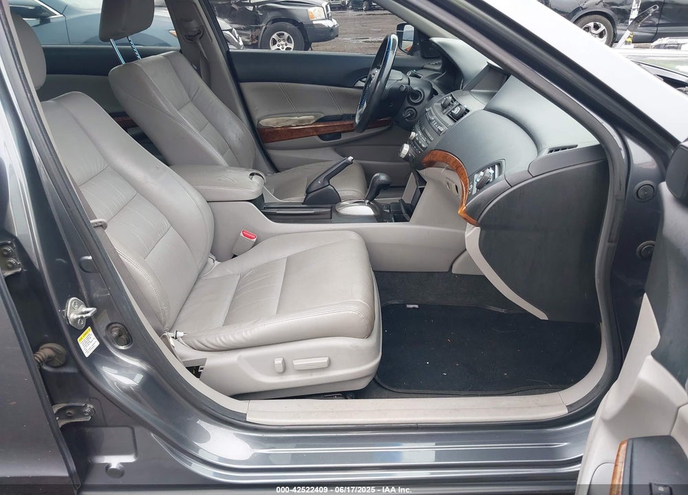 2012 HONDA ACCORD VIN: 1HGCP3F82CA011928