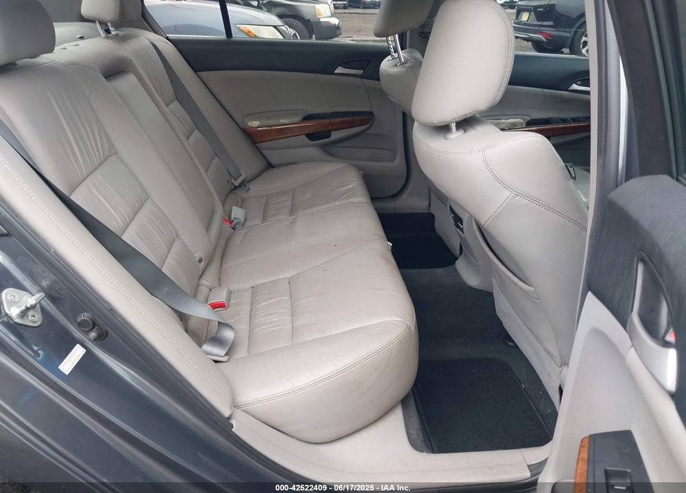 2012 HONDA ACCORD VIN: 1HGCP3F82CA011928