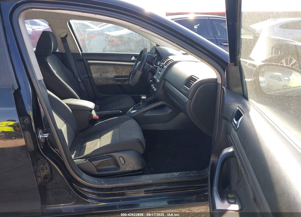 2010 VOLKSWAGEN JETTA VIN: 3VWJZ7AJ0AM039774