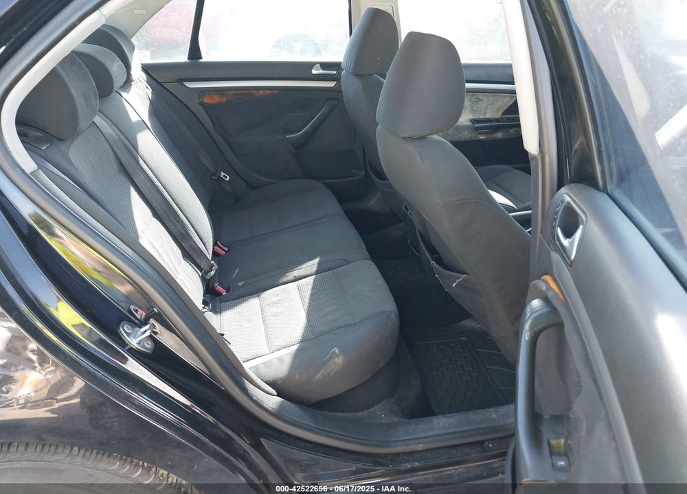 2010 VOLKSWAGEN JETTA VIN: 3VWJZ7AJ0AM039774