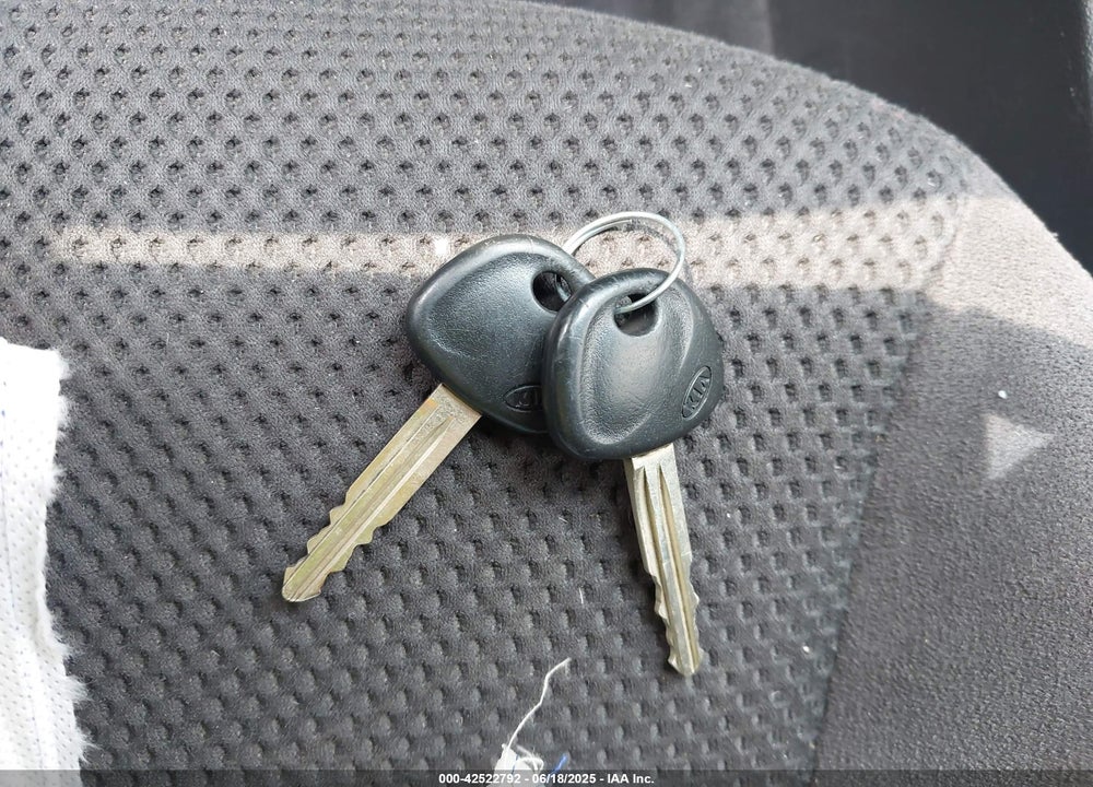 2011 KIA FORTE VIN: KNAFW5A34B5334047