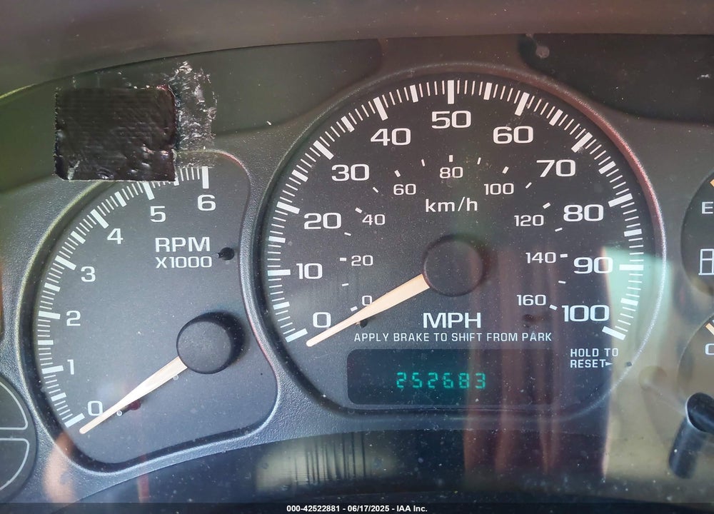 2002 CHEVROLET TAHOE LT VIN: 1GNEC13Z72R130005