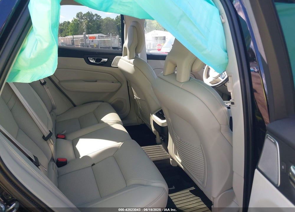 2019 VOLVO XC60 T5 INSCRIPTION VIN: LYV102DL2KB184884