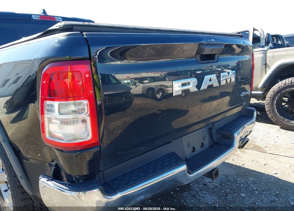 2019 RAM 1500 TRADESMAN 4X4 6'4 BOX VIN: 1C6SRFCT6KN601725