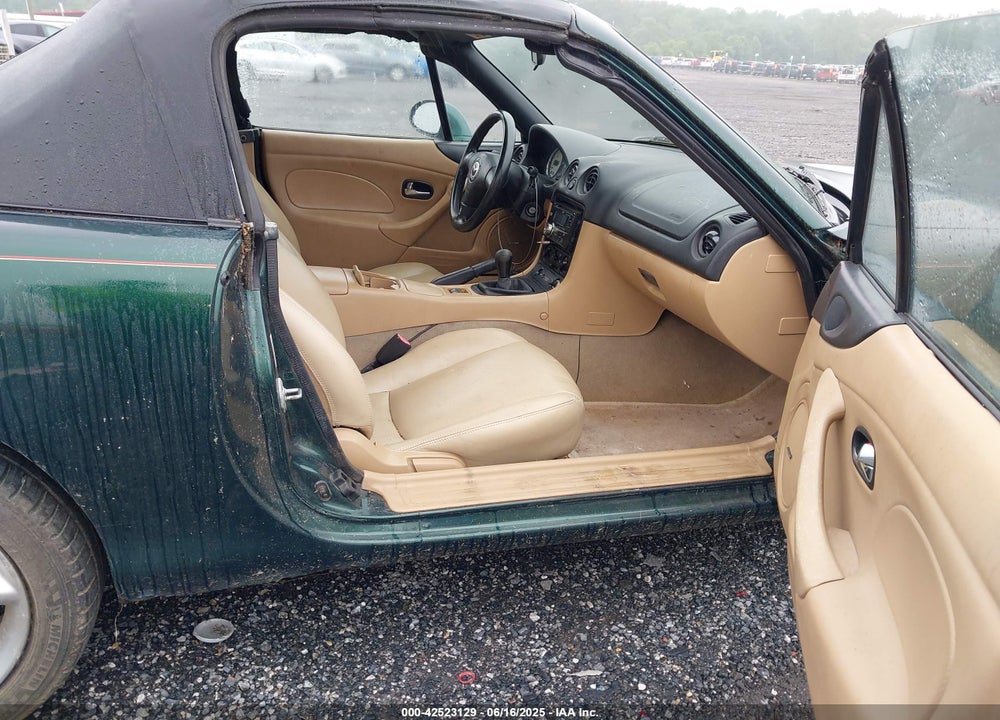 2002 MAZDA MX-5 MIATA CLOTH/LS/SE VIN: JM1NB353120227088