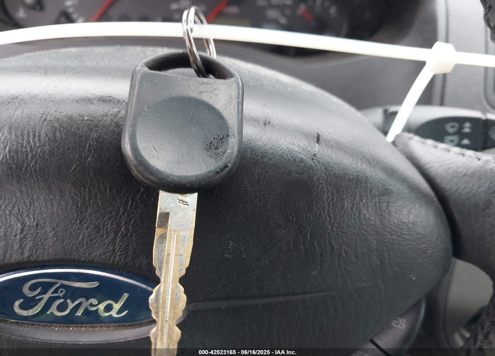 2007 FORD FOCUS VIN: 1FAHP34N27W364469