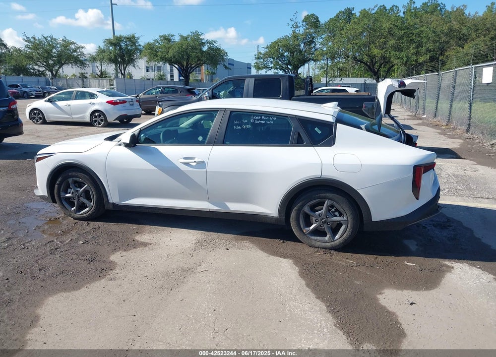 2025 KIA K4 LXS VIN: 3KPFT4DE7SE058549