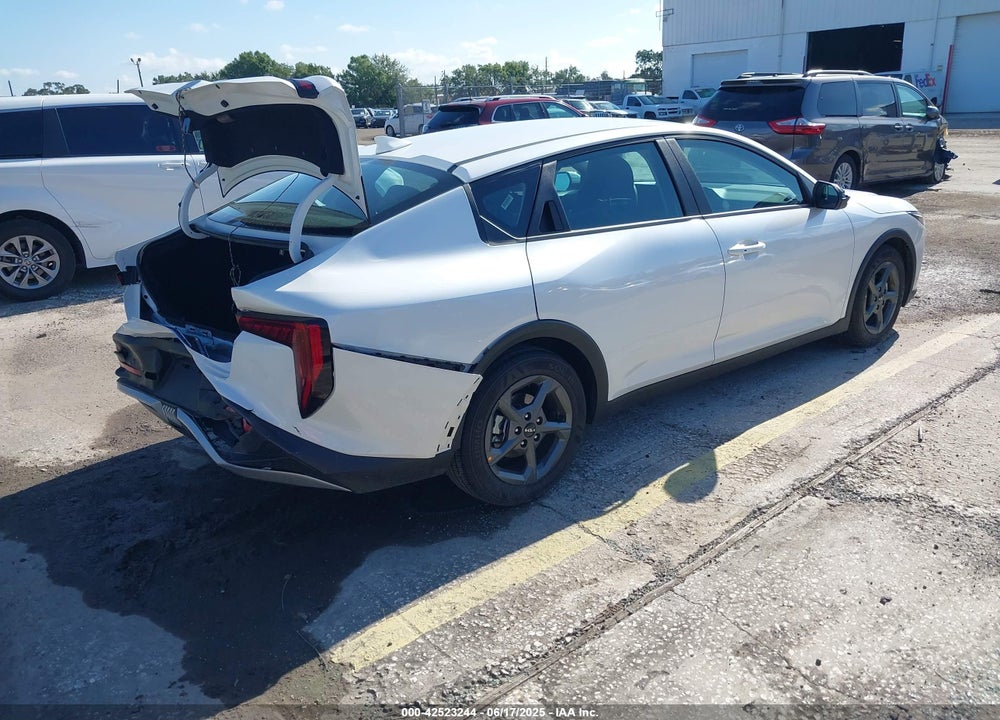 2025 KIA K4 LXS VIN: 3KPFT4DE7SE058549