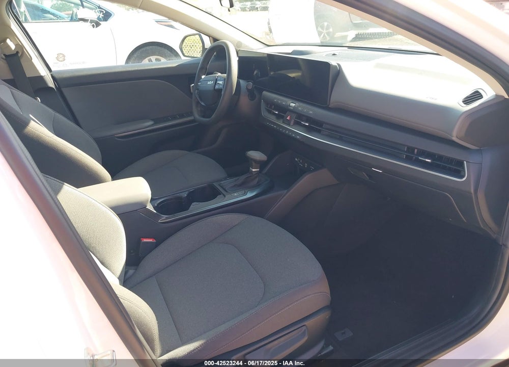 2025 KIA K4 LXS VIN: 3KPFT4DE7SE058549