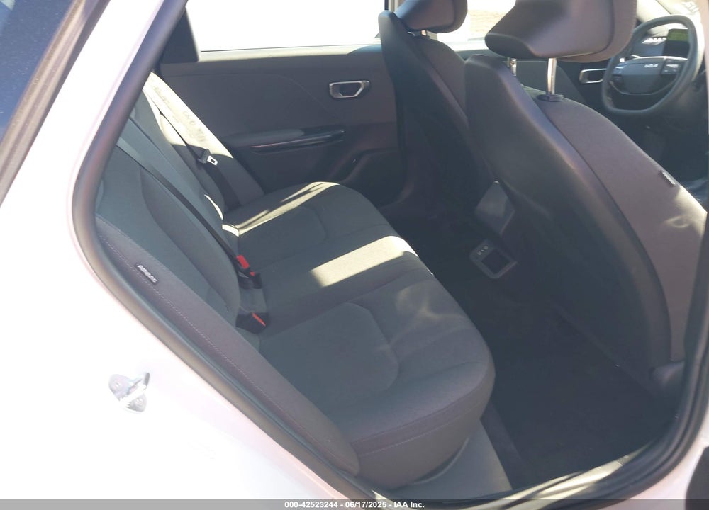 2025 KIA K4 LXS VIN: 3KPFT4DE7SE058549