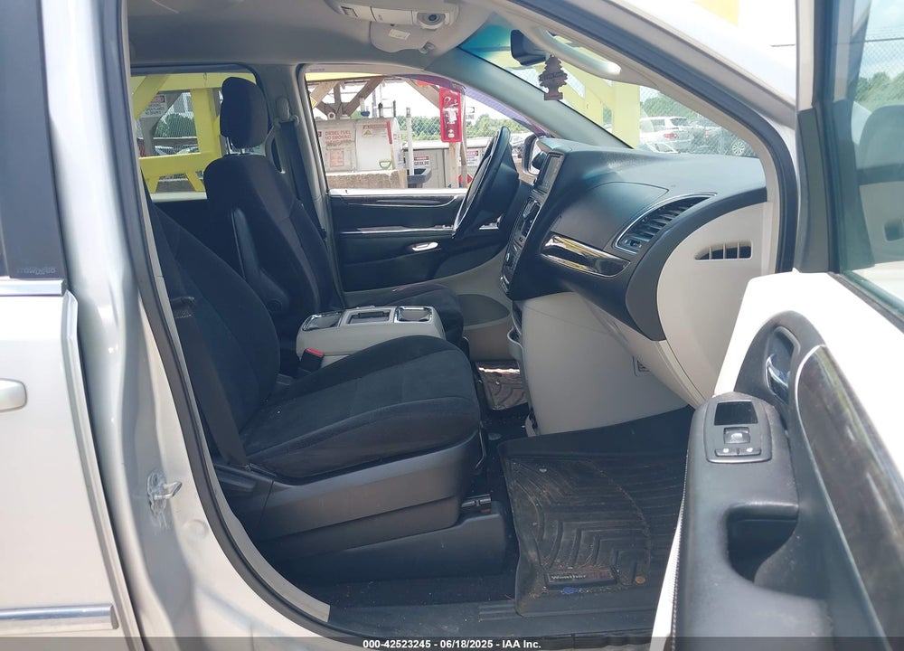 2011 CHRYSLER TOWN & COUNTRY TOURING VIN: 2A4RR5DG7BR765968