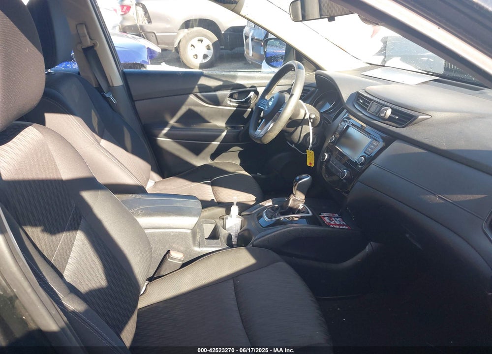 2018 NISSAN ROGUE VIN: KNMAT2MT4JP545283